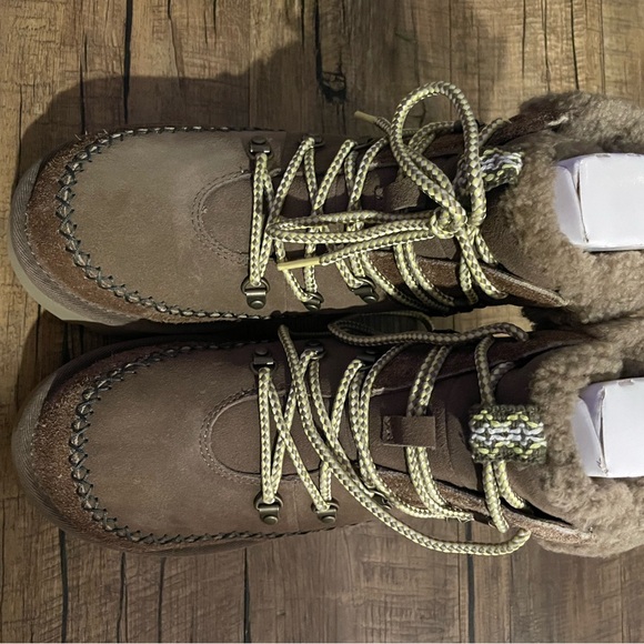 UGG Classic Alpine Lace-Up size 10 - Picture 3 of 7